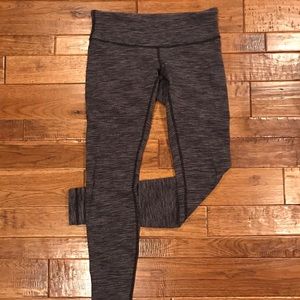 Size 6 mid rise Lululemon wonder unders